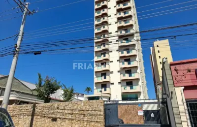 Apartamento no centro da cidade com três dormitórios