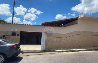 Linda casa de 3 quartos e 6 vagas à venda no município de ibirité, região metropolitana de bh