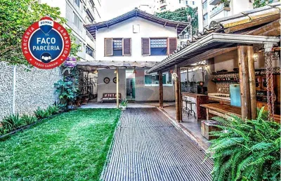 Casa com quintal, área gourmet e 5 quartos no bairro serra – bh