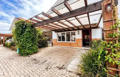 Sobrado à venda, 3 quartos, 1 suíte, 2 vagas, condomínio green village - xangri-lá/rs