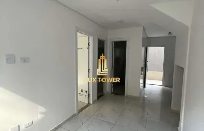 Casa condomínio de 40m2 c/ 2 quartos e quintal c/ churrasqueira