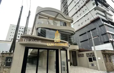 Casa triplex com 90m2 sendo 2 quartos, 2 suítes, garagem e sacada com vista