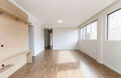 Otimo apartamento, no quarto andar, ensolarado e bem iluminado.