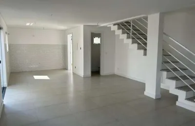 Sobrado com 3 quartos à venda no bairro alto   atuba  linha verde