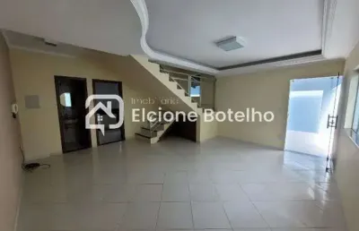 Casa sobrado para locação de aprox. 150 m², com 3 quartos, no bairro alto umuarama - uberlândia - mg