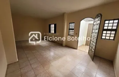 Casa para locação de aprox. 220 m², com 5 quartos, no bairro custodio pereira - uberlândia - mg
