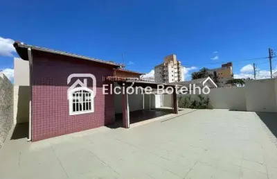 Casa para locação de aprox. 180 m², com 3 quartos, no bairro santa mônica - uberlândia - mg
