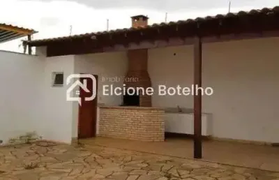 Casa para locação de aprox. 280 m², com 3 quartos, no bairro jardim karaíba - uberlândia - mg