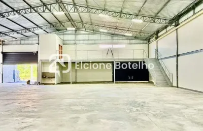 Galpão para locação de aprox. 1100 m², 4 banheiros, no bairro laranjeiras - uberlândia - mg