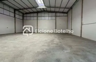 Galpão para locação de aprox. 600 m², no bairro marta helena - uberlândia - mg