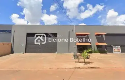 Galpão para locação de aprox. 485 m², com habite-se, no bairro novo mundo - uberlândia - mg