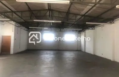 Loja para locação de aprox. 1600 m², frente recuada, no bairro daniel fonseca - uberlândia - mg