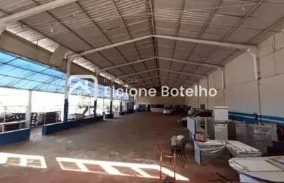 Barracão comercial para locação de aprox. 1000 m², no bairro segismundo pereira - uberlândia - mg