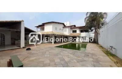 Casa comercial para locação de aprox. 600 m², com 5 quartos, no bairro umuarama - uberlândia - mg