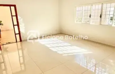 Casa para locação de aprox. 240 m², com 6 quartos, no bairro santa mônica - uberlândia - mg