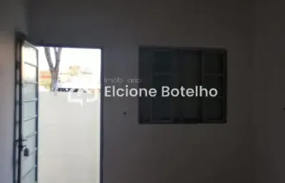 Casa para locação de aprox. 50 m², com 2 quartos, no bairro cazeca - uberlândia - mg