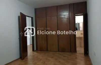 Casa sobrado para locação de 90 m², com 4 quartos, no bairro presidente roosevelt - uberlândia - mg