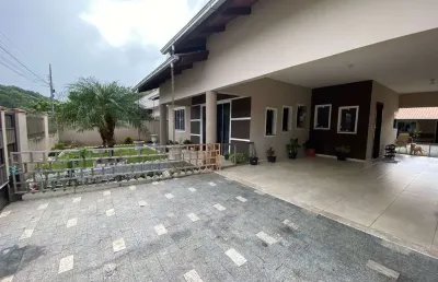 Casa com 4 quartos à venda na Rua das Quaresmeiras, Tifa Martins, Jaraguá do Sul