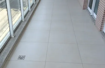 Amplo e arejado apartamento em excelente localização. 