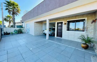 Casa com 3 dorms (suíte), com sala comercial em atlântida sul