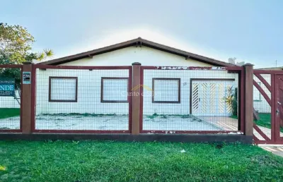 Casa na praia, ao lado da av. saquarema, com 3 dormitórios.