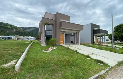 Casa de condomínio - 3 quartos ( 1 suíte com closet ) - àrea gourmet - 1ª locação