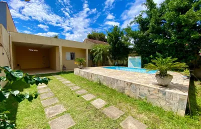 Casa lote inteiro com piscina, lado praia com financiamento disponível!