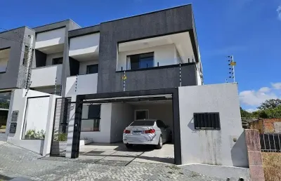 Casa com 3 quartos para alugar na Rua Assaí, 27, Uvaranas, Ponta Grossa