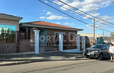 Casa para alugar na Rua Teófilo Otoni, 167, Jardim Carvalho, Ponta Grossa