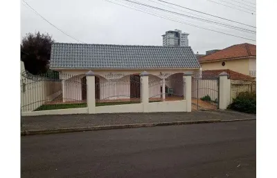 Casa com 3 quartos para alugar na Rua Herculano de Freitas, Orfãs, Ponta Grossa