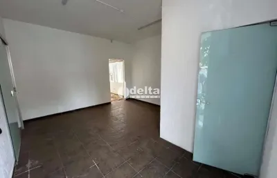 Casa comercial disponível para locação no bairro lídice em uberlândia-mg