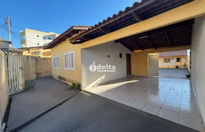 Casa disponível para locação no bairro santa mônica em uberlândia-mg