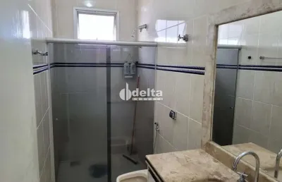 Casa disponível para locação e venda no bairro santa rosa em uberlândia-mg