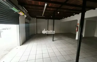 Galpão disponível para locação no bairro brasil em uberlândia-mg