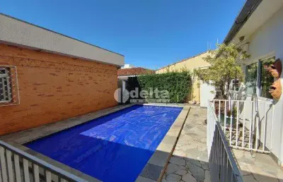 Casa residencial disponível para venda no bairro nossa senhora aparecida em uberlândia-mg