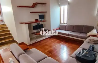 Casa residencial disponível para locação e venda no bairro saraiva em uberlândia-mg.