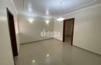 Casa com 4 quartos para alugar no Santa Rosa, Uberlândia 
