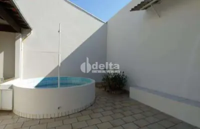 Casa residencial disponível para locação e venda no bairro brasil em uberlândia-mg