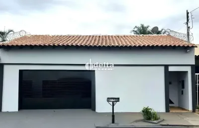 Casa residencial disponível no bairro daniel fonseca em uberlândia-mg.