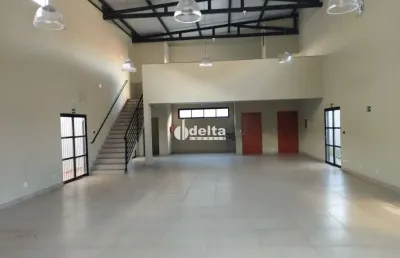 Galpão comercial disponível para locação localizado no bairro carajás em uberlândia-mg.