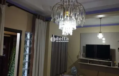 Casa residencial disponível para locação no bairro osvaldo rezende em uberlândia-mg.