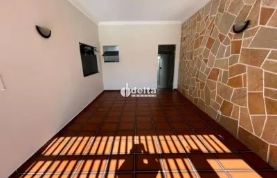 Casa com 4 quartos para alugar no Centro, Uberlândia 