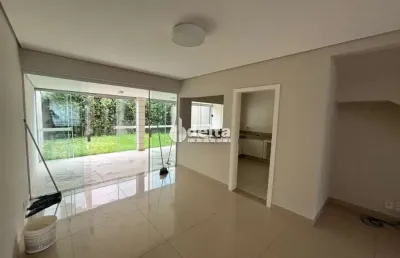 Casa em condomínio disponível para locação no bairro jardim karaiba em uberlândia-mg