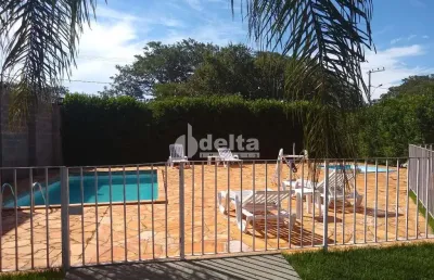Casa em condomínio disponível para locação no bairro jardim karaíba em uberlândia-mg