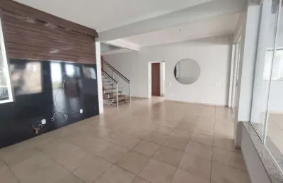 Casa no condomínio bosque karaíba disponível para locação e venda em uberlândia-mg.