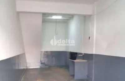 Loja disponível para locação no bairro brasil em uberlândia-mg