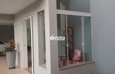 Casa no condomínio paradiso ecológico disponível para locação no bairro granja marileusa em uberlândia-mg