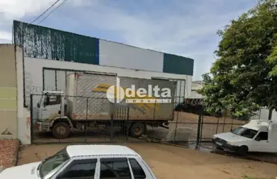 Galpão disponível para locação no bairro roosevelt em uberlândia-mg