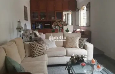 Casa residencial ou comercial disponível para locação no bairro santa mônica em uberlândia-mg