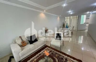 Casa residencial ou comercial disponível para locação e venda no bairro presidente roosevelt em uberlândia-mg